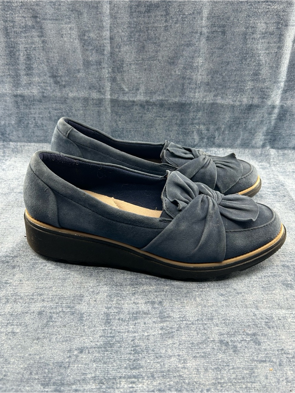 Clarks collection wedge loafers suede bow slip on navy blue sz 9M preppy chic - Picture 2 of 15